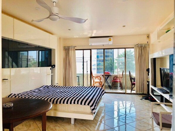 Condo, 1 Bedroom, Accessible, Smoking