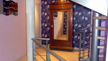 House, 5 Bedrooms, Accessible, Smoking | Interior