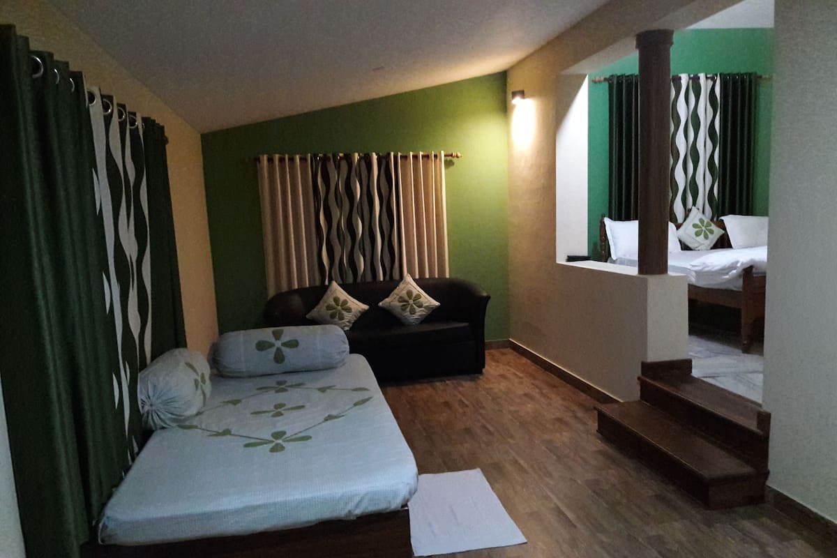 Casa, 2 habitaciones, balcón, vistas al jardín | 2 dormitorios y tabla de planchar con plancha
