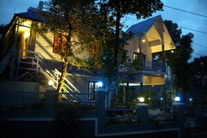 Villa, 4 soverom, røyk, balkong | Eksteriør