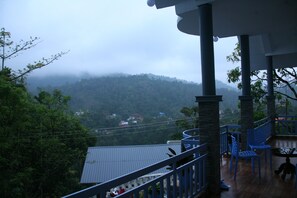 Vila, 4 quartos, para fumantes, sacada | Vista da propriedade