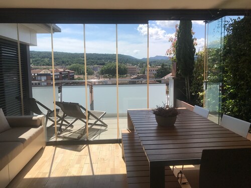 Design penthouse with terrace in the center of Olot