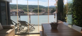 Design penthouse with terrace in the center of Olot