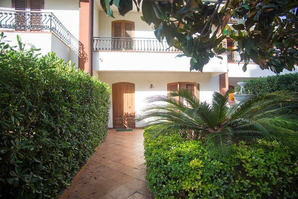 Pintu masuk hartanah