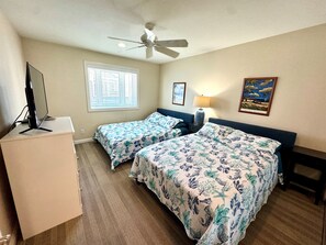 2 Schlafzimmer, Schreibtisch, Bügeleisen/Bügelbrett, Reisekinderbett