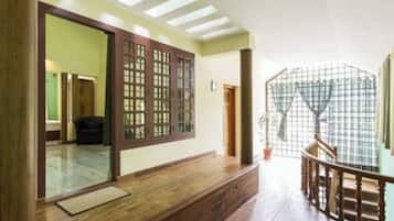 Chambre, 1 chambre, cheminée, vue jardin | Intérieur