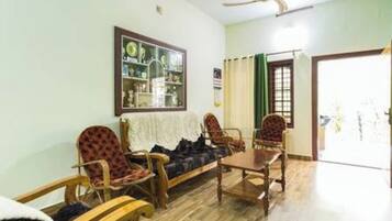 Room, 1 Bedroom, Fireplace, Garden View | Interior