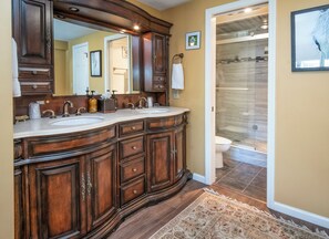Combined shower/bathtub, hair dryer, towels - Platinum Luxury Condo in Heart of Avon A606 (Avon)