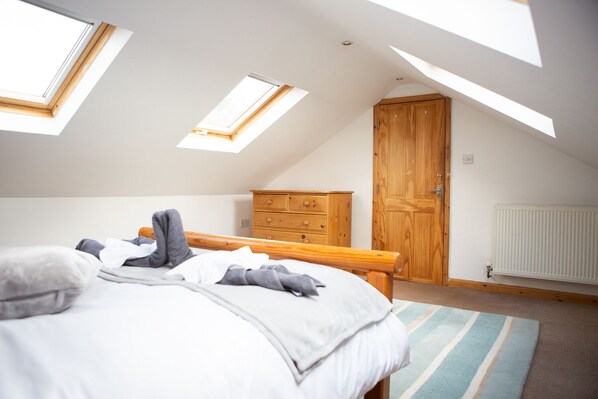 4 bedrooms - Large Home Central Ipswich (Ipswich)