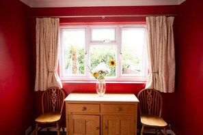 Interior - Large Home Central Ipswich (Ipswich)