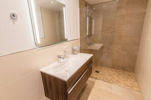 Standard Apartment | Bathroom | Hair dryer, towels, soap, shampoo