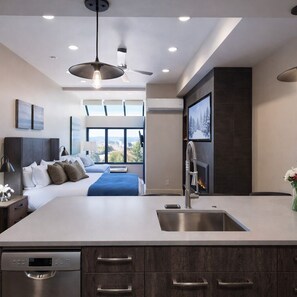 Iron/ironing board, free WiFi, bed sheets