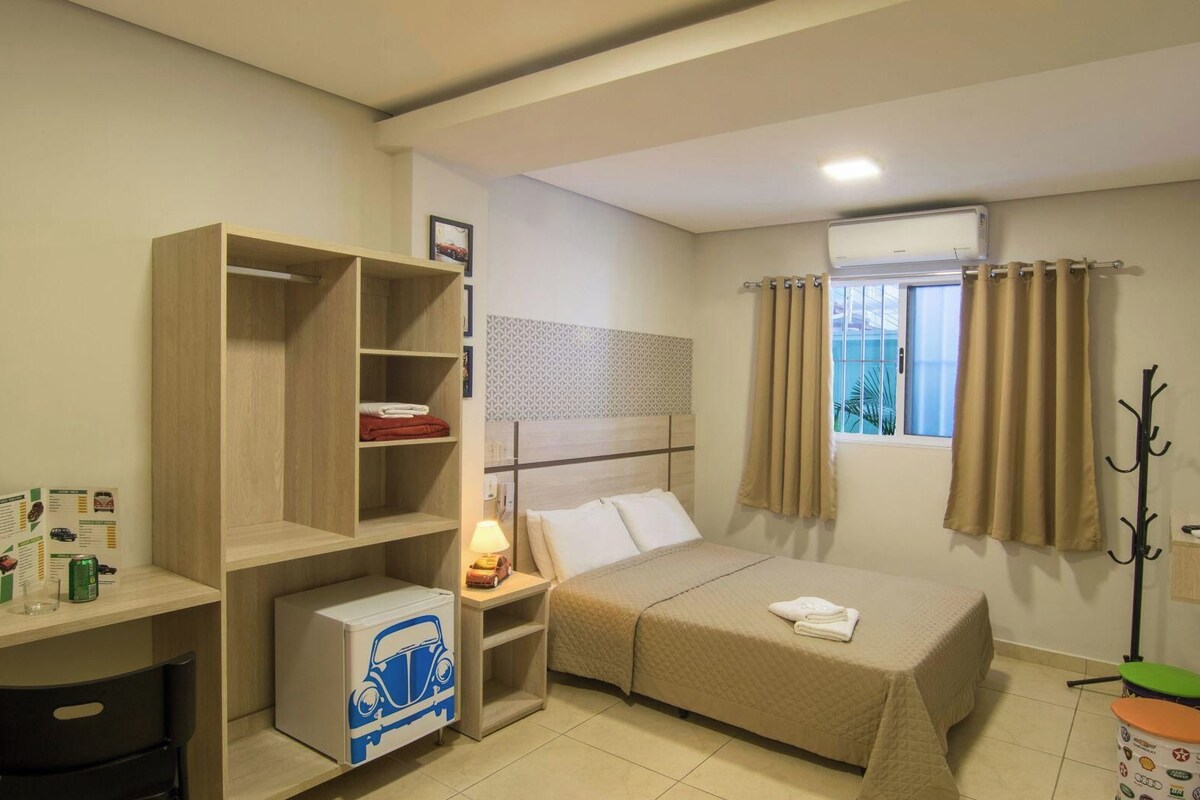 Hypo-allergenic bedding available, minibar, desk, laptop workspace