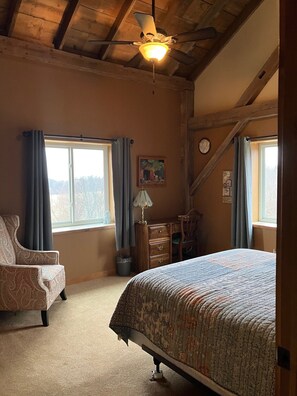 5 bedrooms, desk, travel crib, free WiFi - Private Peaceful Country Getaway - Family Friendly - Illinois (Berwick)