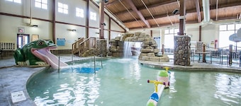 Christmas Mountain Village Resort, Golf/Ski, Wisconsin Dells, 2BR/2BA Timber