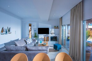 TV, fireplace - Mare Beach Villa (Hersonissos)