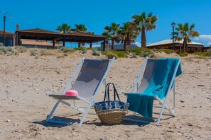 På stranden og strandhåndklær