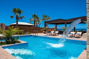 Outdoor pool - Mare Beach Villa (Hersonissos)