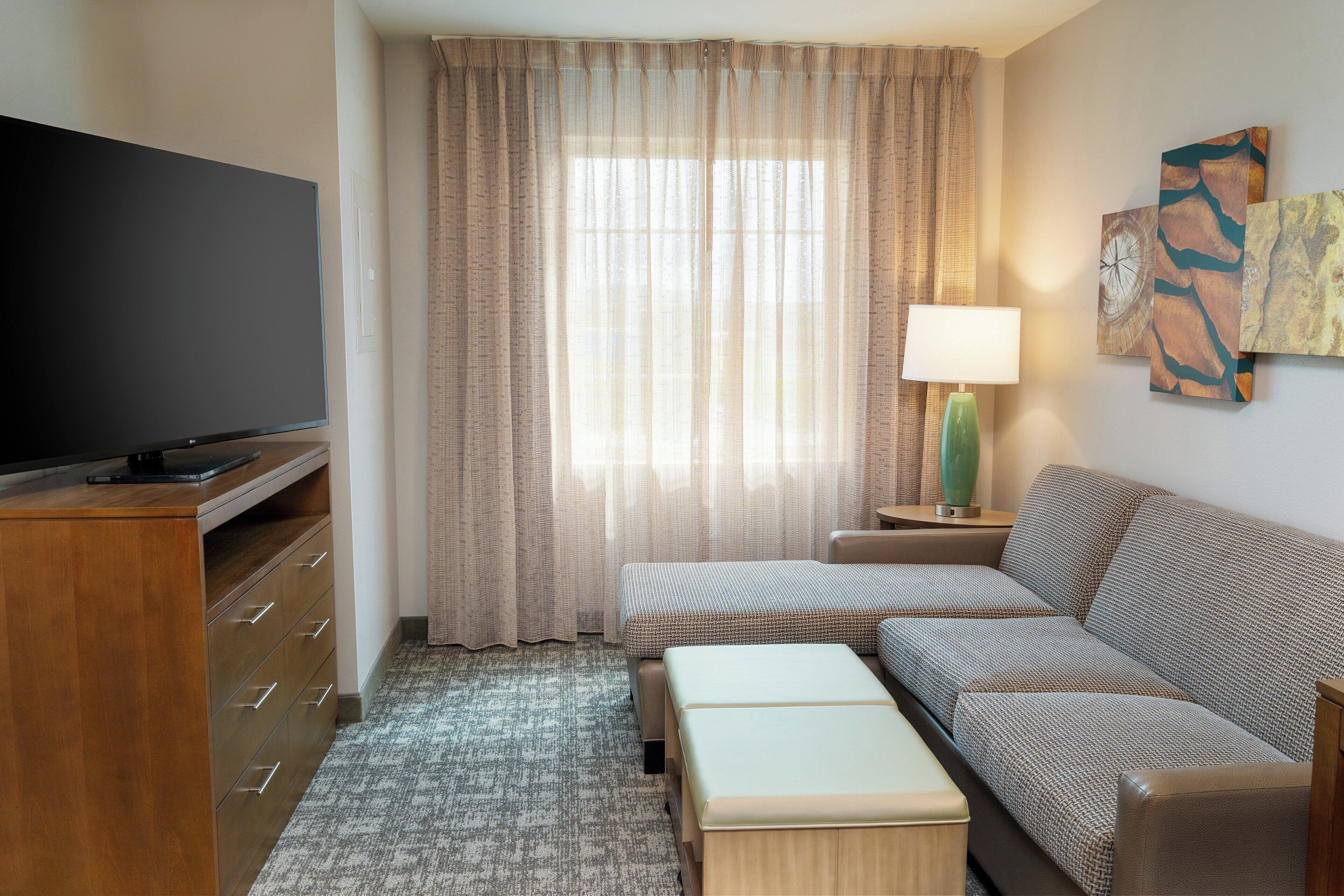 Skrivbord, arbetsyta för laptop och strykjärn/strykbräda