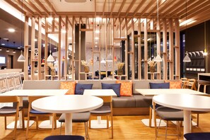 Restaurant - Holiday Inn Express Munich - Olympiapark by IHG (Munich)