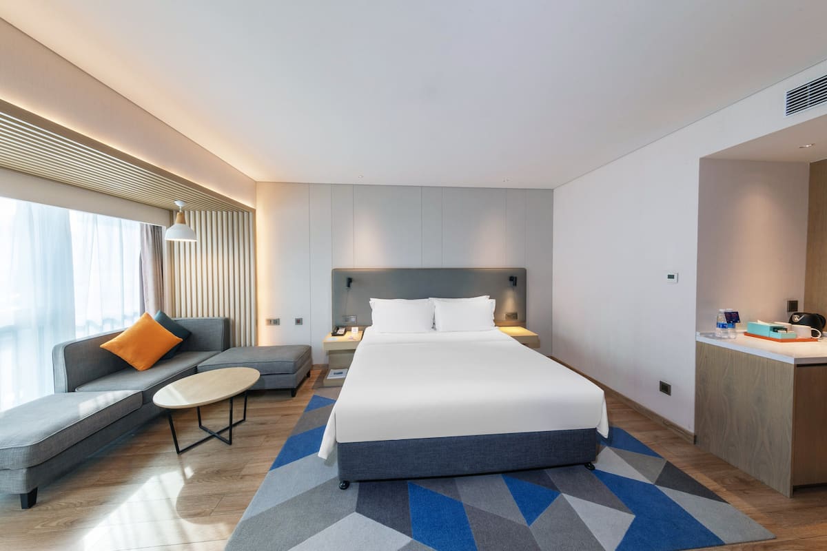 1 bedroom, free minibar items, desk, free WiFi