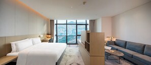 Suite, 1 King Bed | Free minibar items, desk, free WiFi, bed sheets