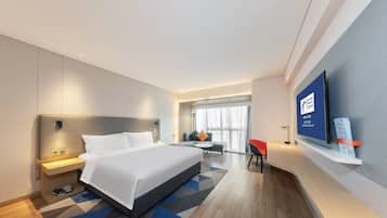 標準客房, 1 張特大雙人床 (High Floor, Extra Floor Space) | 迷你吧贈品、書桌、免費 Wi-Fi、床單