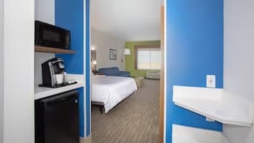 Suite, 1 King Bed, Mobility Accessible (Communications)