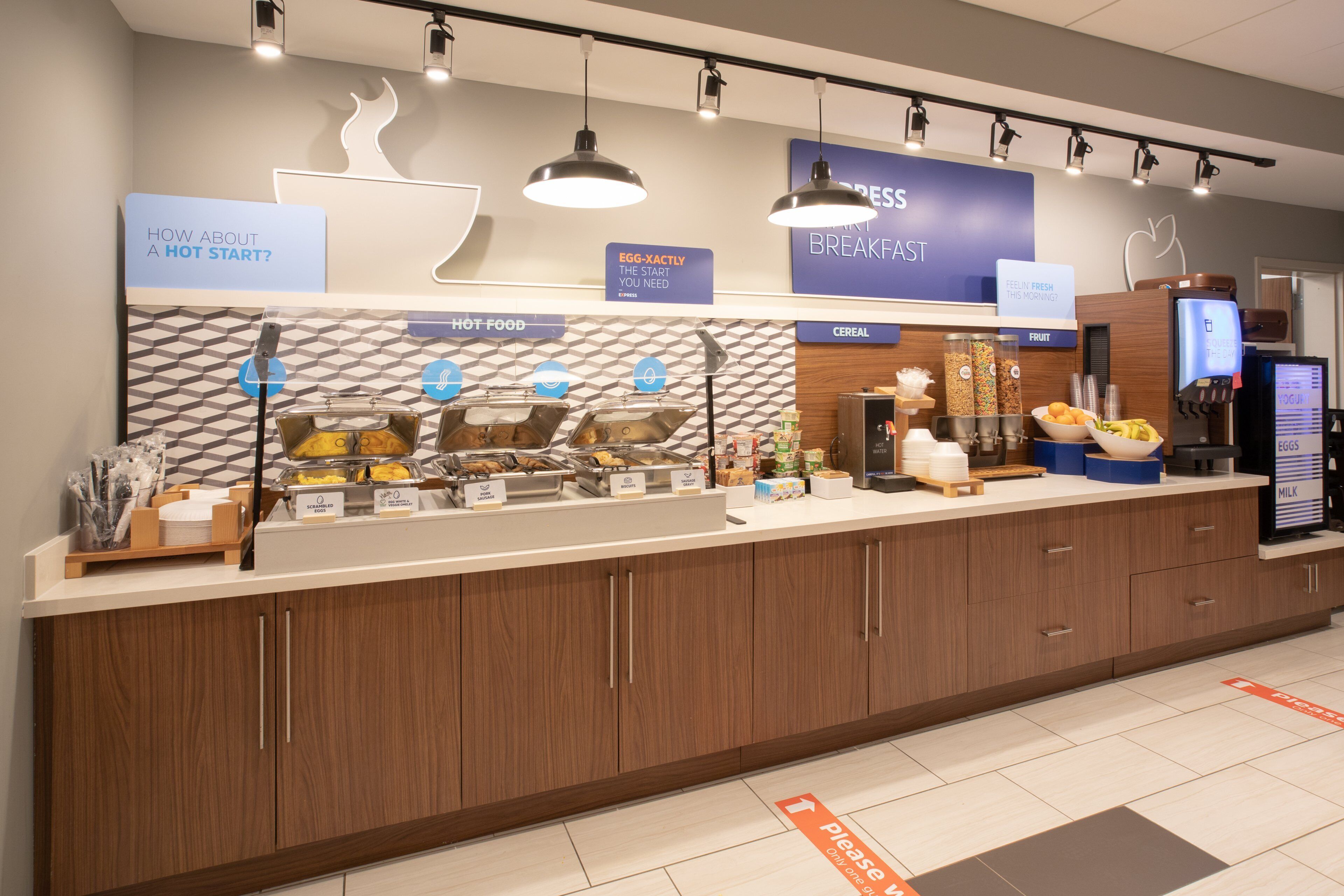 free daily continental breakfast