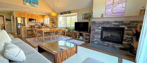 Televisión y chimenea