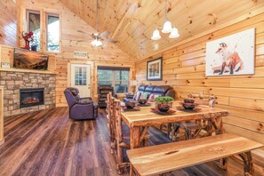 Dining - Free Tickets | Hot Tub, Pool Table, Media Room, Easy Access Crazy Like a Fox! (Pigeon Forge)