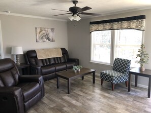 TV - Mountain Views, Fire Pit, Minutes From Downtown Asheville (Candler)