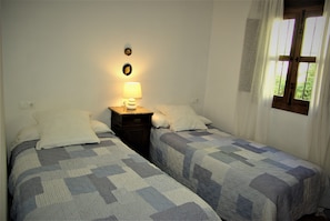 2 bedrooms, iron/ironing board, travel cot, free WiFi