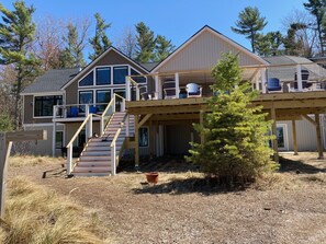 Exterior - Stunning Beachfront Home, Sauna! Several days available in June & August 2026 (Charlevoix)