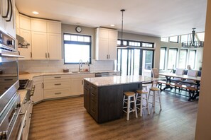 Fridge, microwave, oven, stovetop - Stunning Beachfront Home, Sauna!  Several days available in June & August 2026 (Charlevoix)