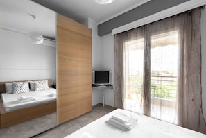3 bedrooms, desk, iron/ironing board, WiFi