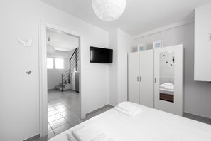 3 bedrooms, desk, iron/ironing board, WiFi - Nikiti Maisonette on the Beach by Luxlikehome (Sithonia Halkidiki)