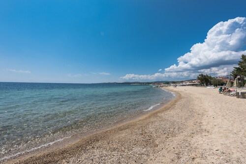 Nikiti Maisonette on the Beach by Luxlikehome