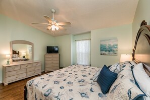 3 bedrooms, iron/ironing board, travel crib, free WiFi