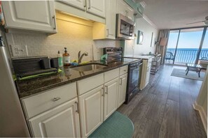 Fridge, microwave, oven, stovetop - WOW Perfect Honeymoon Getaway with Great Views (Myrtle Beach)