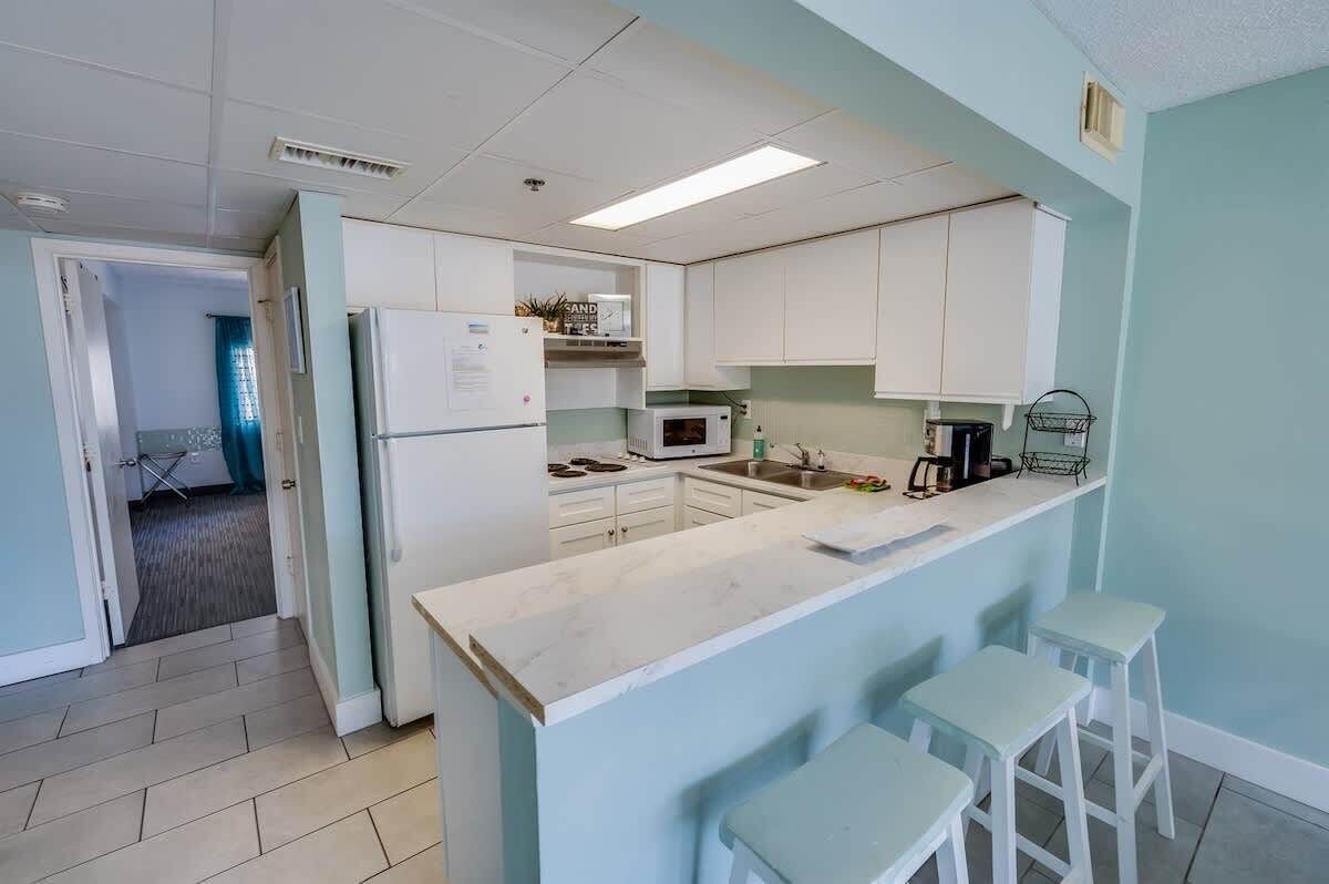 Geladeira, micro-ondas, lava-louças, cafeteira/chaleira