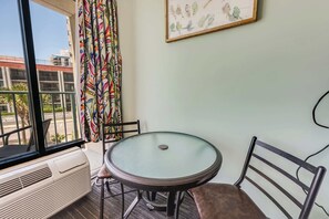 Dining - Low Floor, Studio w/ Ocean View, Nice Heated Pools (Myrtle Beach)