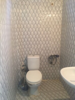 Buồng tắm vòi sen, khăn tắm 