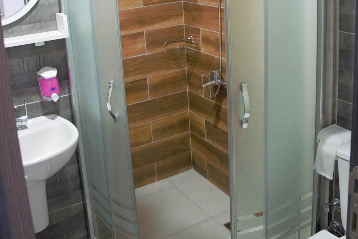 Shower, hydromassage showerhead, hair dryer, slippers