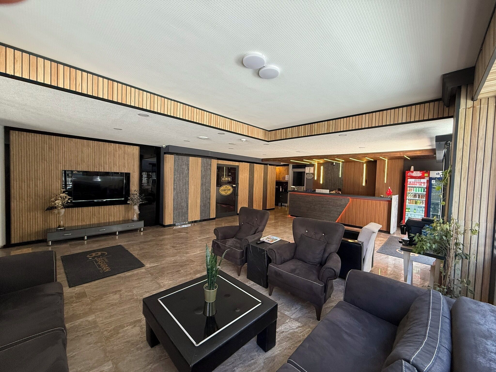 80-cm LCD TV with satellite channels, TV, heated floors