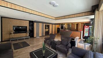 80-cm LCD TV with satellite channels, TV, heated floors