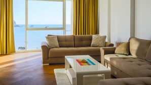 Luxury-Apartment, 1 Schlafzimmer, Meerblick | Wohnbereich | Flachbildfernseher