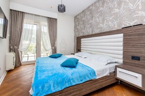 家庭公寓, 1 間臥室, 部分海景 | 筆電工作空間、隔音、熨斗/熨衣板、免費無線上網