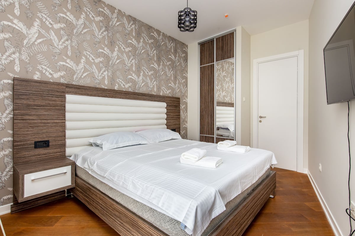 Familienapartment, 1 Schlafzimmer, eingeschränkter Meerblick | Laptopgeeigneter Arbeitsplatz, schallisolierte Zimmer
