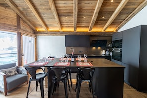Dining - Top floor Apartment, amazing view, on the slopes ! (Val-d'Isère)